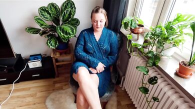 Mamma onanerar för dig och ger runkinstruktioner