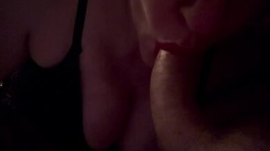 Red lips amateur blowjob