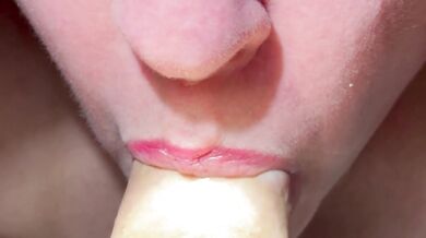 Sucking his cook whit red lips and a flashlight