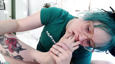 Toe Tease with Aussie Slut