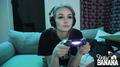Gamer Girl Multitasks!