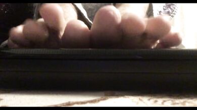 Foot models sexy feet fulfil my fetish by coming to life - Manlyfoot - some dreams do come true