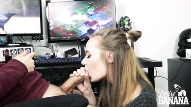 Gaming and sucking - Day 3 BJ week - Miss Banana