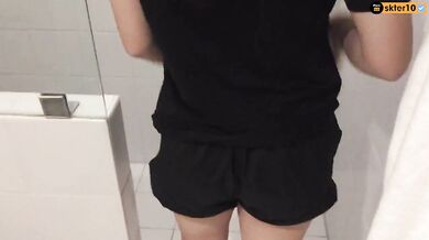I WAS TOO DIRTY HAD TO TAKE A SHOWER แอบดูสาวอาบน้ำความเสียวจึงมาเยือนจับอมควยแตกคานม