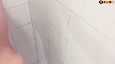 I WAS TOO DIRTY HAD TO TAKE A SHOWER แอบดูสาวอาบน้ำความเสียวจึงมาเยือนจับอมควยแตกคานม