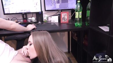 Best girlfriend sucks off boyfriend while he plays a game!