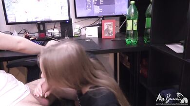 Best girlfriend sucks off boyfriend while he plays a game!
