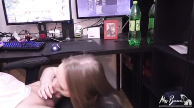 Best girlfriend sucks off boyfriend while he plays a game!
