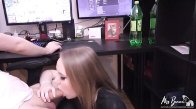 Best girlfriend sucks off boyfriend while he plays a game!
