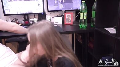 Best girlfriend sucks off boyfriend while he plays a game!