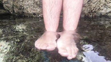 Finally a spot to show off my feet waiting for someone to give me what I need - Manlyfoot Road trip
