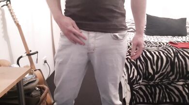 Perv Housemate Gets A Show And A Load