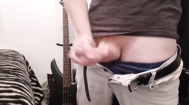 Perv Housemate Gets A Show And A Load