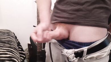 Perv Housemate Gets A Show And A Load