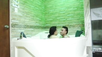 Fucking rich in the jacuzzi