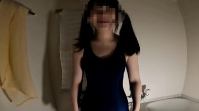 【※エロ勃起注意※】18歳J◯のスク水尻コキふとももコキとろとろのでトプッと中出し