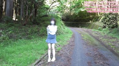 Outdoor exposure sex! Creampie with my girlfriend naked in the mountains