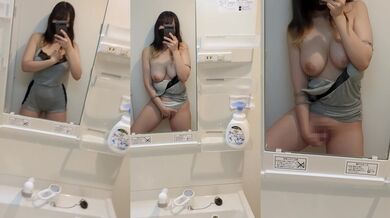 Uafbrudt orgasme! Storbrystet collegepige kommer i selfie onani...!