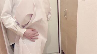 【玄関えっち】 えっちな下着を着た彼女に玄関で襲われてしまい、ドアを開けたままバックで生中出し
