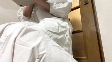リモート会議中におしっこを我慢していたらエッチな気分になり、、、最後にはおもらししてしまう