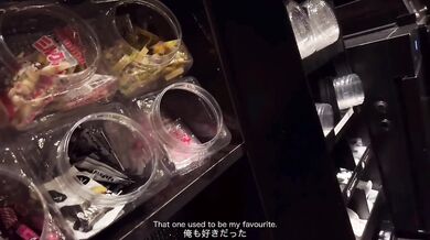 電車で制服姿の彼女と濃厚えっち こっそり触り合いながら丸見えセックスでイキすぎる素人カップル　日本人 コスプレ 手マン クンニ 立ちバック 連続絶頂 アクメ 野外露出 えむゆみカップル
