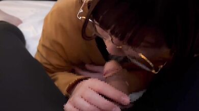 The glasses girls do a handjob and blowjob using both hands and gokkun plenty of sperm!