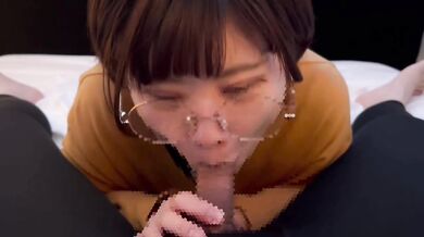 The glasses girls do a handjob and blowjob using both hands and gokkun plenty of sperm!