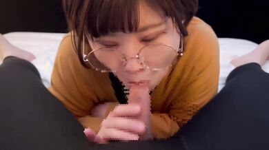The glasses girls do a handjob and blowjob using both hands and gokkun plenty of sperm!