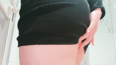 【スマホ自撮り】初体験…お風呂場で声を抑えての撮影で緊張しながらも、、大興奮！！しちゃいました