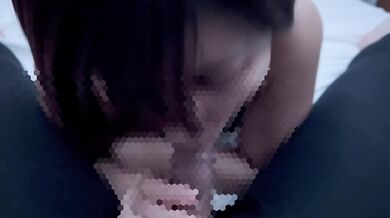 She sucks all the erotic cocks while making noise with plenty of saliva!
