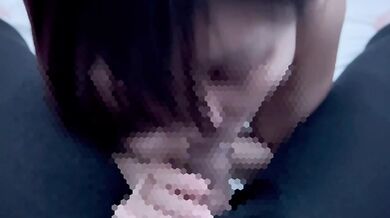 She sucks all the erotic cocks while making noise with plenty of saliva!