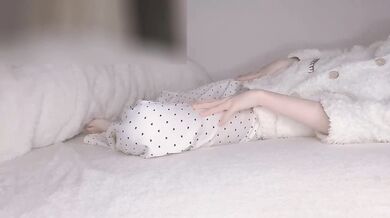 Japanese　 20 years old fair-skinned shaved beauty　 masturbation