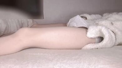 Japanese　 20 years old fair-skinned shaved beauty　 masturbation