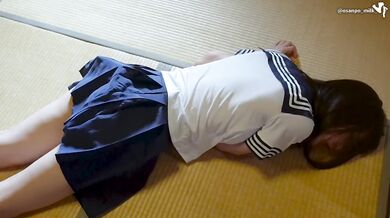 制服で床オナ、足ピン、M字開脚…義父に見つからないように秘密のオナニー（日本人素人）비밀 자위