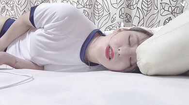 Masturbation in gym clothes. Climaxing with sexy breath.Japanese Amateur Hentai Sex