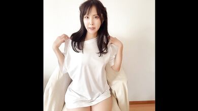 スケスケ乳首Tシャツを見せびらかして恥ずかしいオナニーも見せびらかす【痴女】