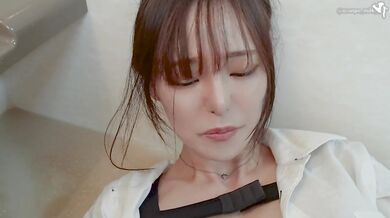 （異物挿入）おおきすぎぃ…おまんこ壊れちゃう我慢できずにおもらし変態オナニー（聖水）큰 개체를 삽입합니다. 목욕탕에서 자위하십시오 일본 평신도