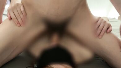 激しいピストンで中出しされた巨乳女子〇生が超絶エロい