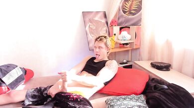 Top male masturbation. A HARD, FAST wank. A bright morning orgasm. Muscular sexy guy