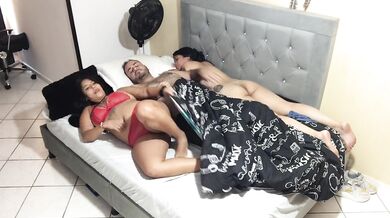 I surprise my boyfriend fucking with my best friend