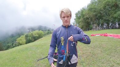 SQUIRTING while PARAGLIDING in 2200 m above the sea ( 7000 feet )