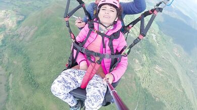SQUIRTING while PARAGLIDING in 2200 m above the sea ( 7000 feet )