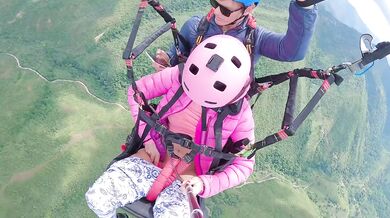 SQUIRTING while PARAGLIDING in 2200 m above the sea ( 7000 feet )