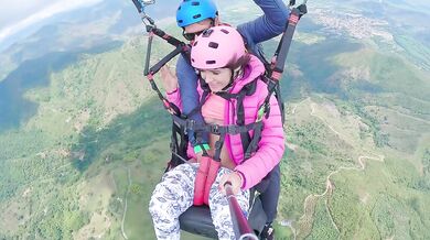 SQUIRTING while PARAGLIDING in 2200 m above the sea ( 7000 feet )