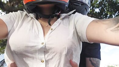 Picking up DIDI's customer without a bra!