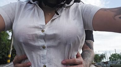 Picking up DIDI's customer without a bra!