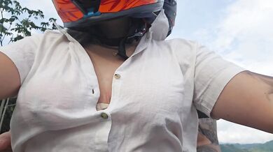 Picking up DIDI's customer without a bra!