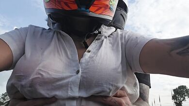 Picking up DIDI's customer without a bra!