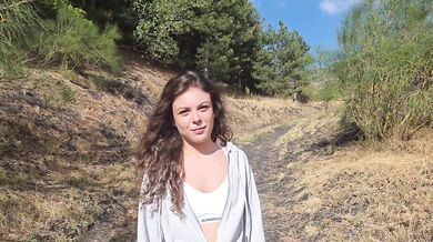 ITALIAN AMATEUR OUTDOOR Green eyed brunette gets fucked by her hiking guide