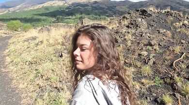 ITALIAN AMATEUR OUTDOOR Green eyed brunette gets fucked by her hiking guide